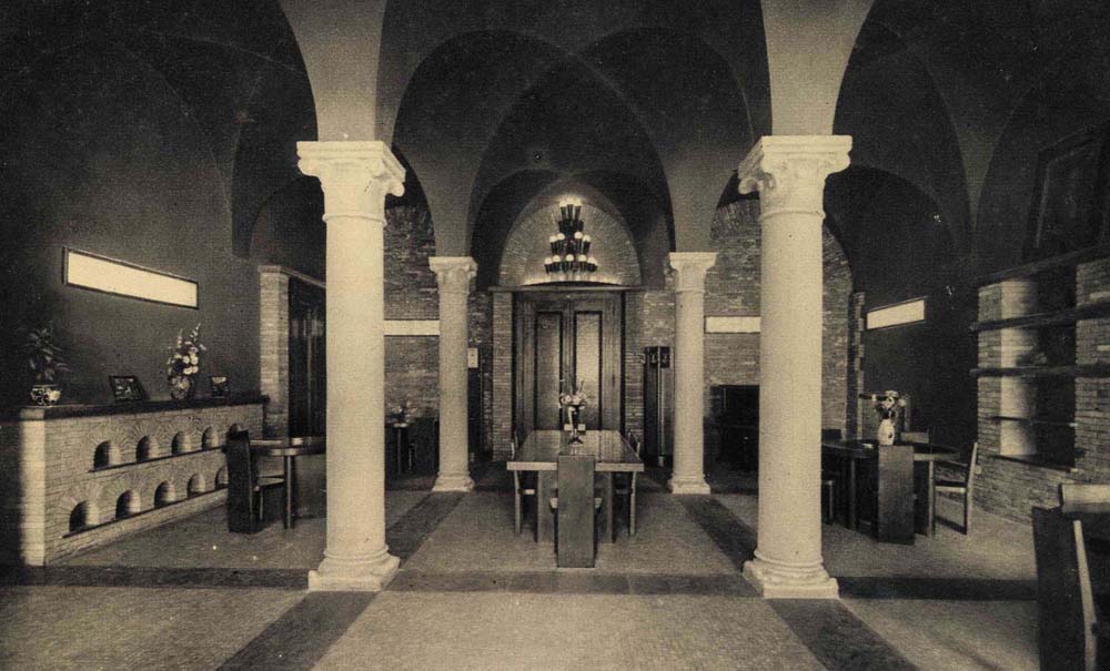 Vista dell'interno della sala del dopolavoro, fotografata da Mazzoni.